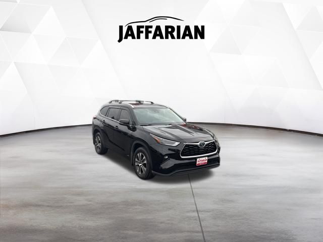 Midnight Black Metallic 2022 Toyota Highlander Hybrid XLE AWD SUV / Crossover All-Wheel Drive Continuously Variable Transmission