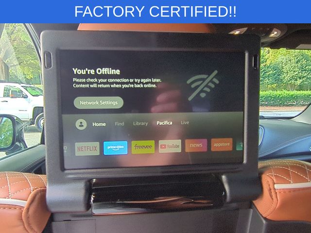 Used 2025 Black Chrysler Pinnacle image 31