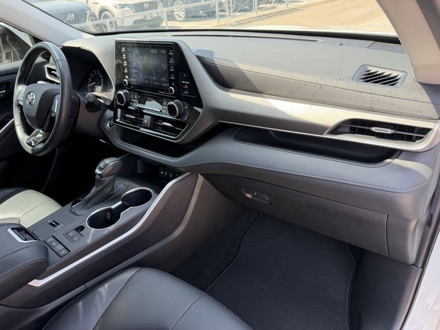 2021 Toyota Highlander XLE White at Don McGill Toyota