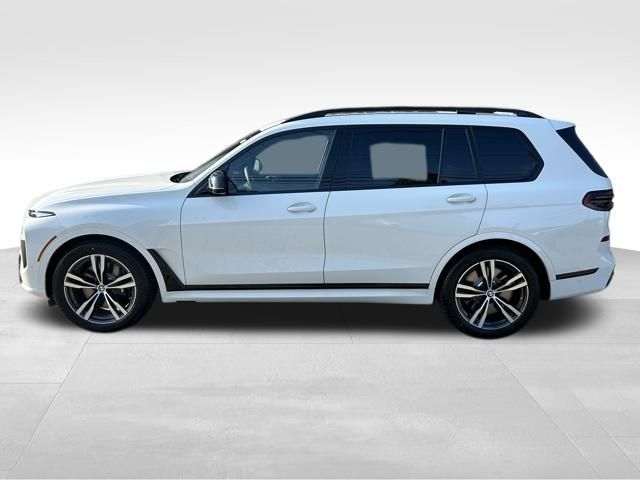 2025 BMW X7 M60i 8