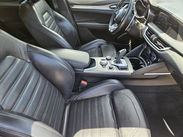 2023 Alfa Romeo Stelvio thumbnail 16