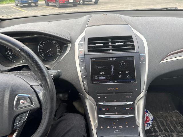 Used 2014 Ingot Silver Metallic Lincoln Base image 13