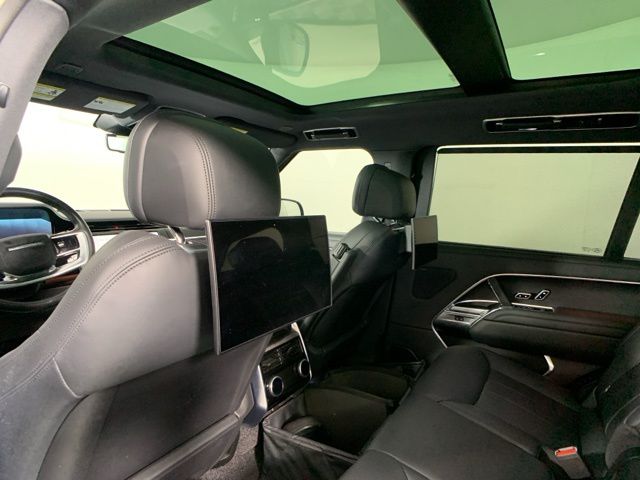 2023 Land Rover Range Rover SE 20