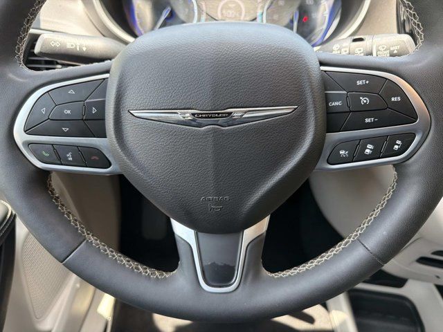 Used 2024 Chrysler Pacifica Van