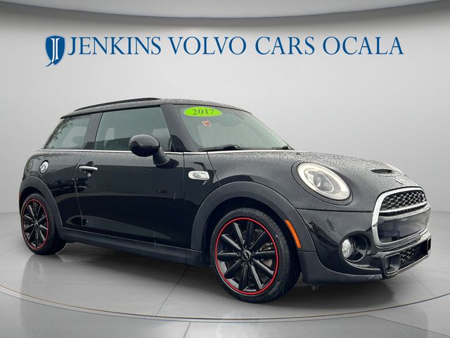 Midnight Black Metallic 2017 MINI Cooper Hatchback Front-Wheel Drive 6-Speed Manual