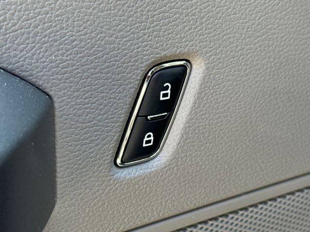 Used 2018 White Ford XLT image 21