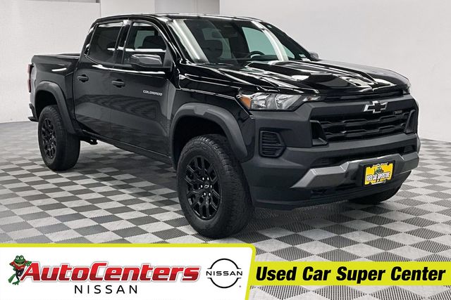 Black 2025 Chevrolet Colorado Trail Boss Crew Cab 4WD Pickup Truck Four-Wheel Drive 8-Speed Automatic