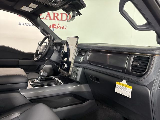 2025 Oxford White Ford F-150 Lightning Lariat AWD Truck