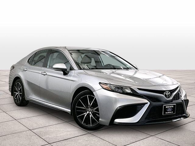2021 Toyota Camry SE Silver at Sutliff Volkswagen