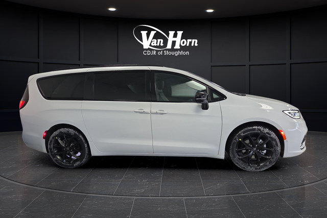 New 2026 Bright White Clearcoat Chrysler Limited image 2
