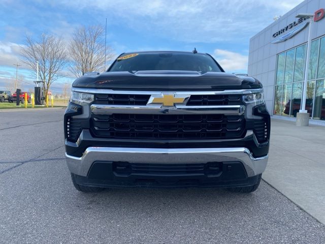 2022 Chevrolet Silverado 1500 LT - Black exterior view 2