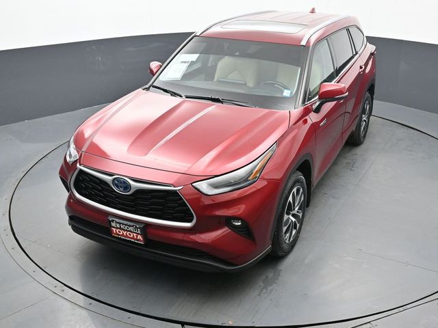 2021 Toyota Highlander Hybrid XLE 30