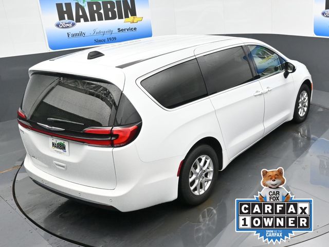 2023 Chrysler Pacifica Touring L photo