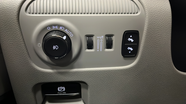 Used 2023 Bright White Clearcoat Jeep Base image 34