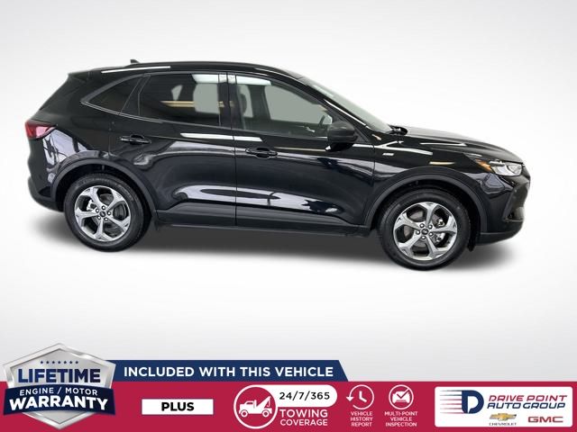 2025 Ford Escape ST-Line - Image 2
