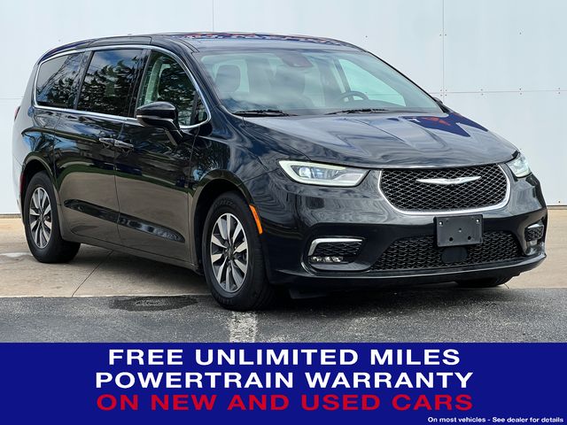 Brilliant Black Crystal Pearlcoat 2024 Chrysler Pacifica Hybrid Select FWD Minivan Front-Wheel Drive Continuously Variable Transmission