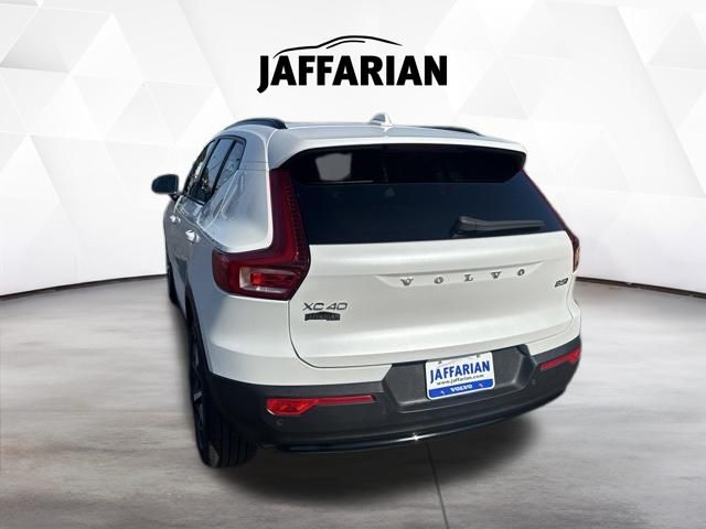 Used 2024 Volvo XC40 SUV