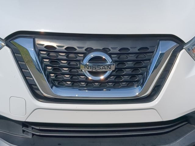 Used 2019 White Nissan S image 34