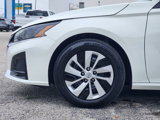 2025 Nissan Altima 2.5 S White at Durrett Motor Company