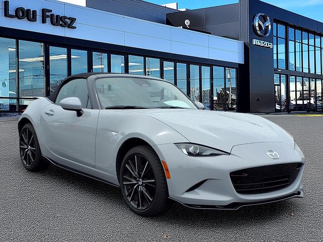 Aero Gray Metallic 2025 Mazda MX-5 Miata Convertible Rear-Wheel Drive 6-Speed Automatic