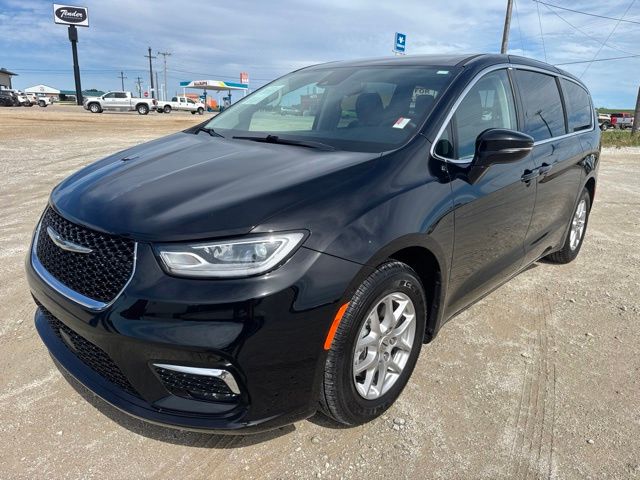 Diamond Black Crystal Pearlcoat 2024 Chrysler Pacifica Minivan Front-Wheel Drive 9-Speed Automatic