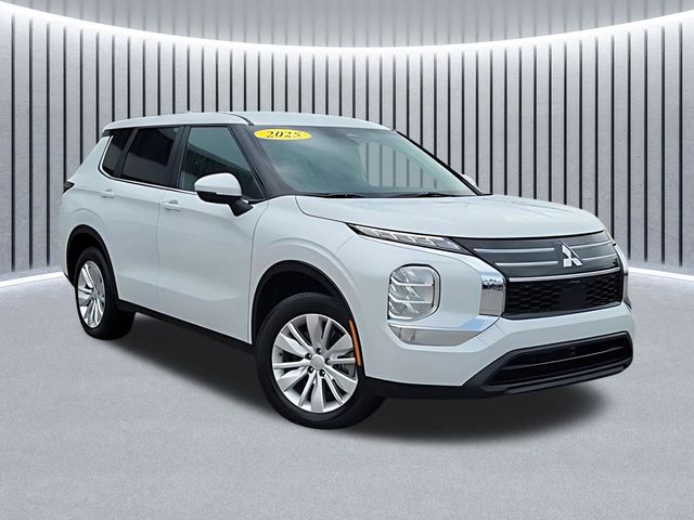 2025 Mitsubishi Outlander ES
