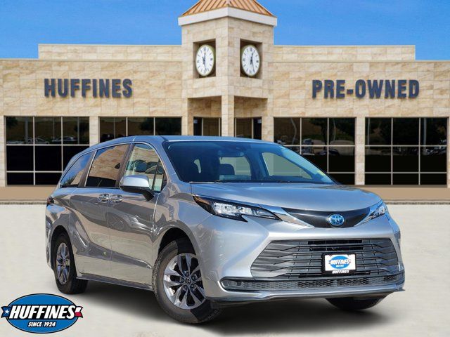 2022 Toyota Sienna LE 8-Passenger FWD