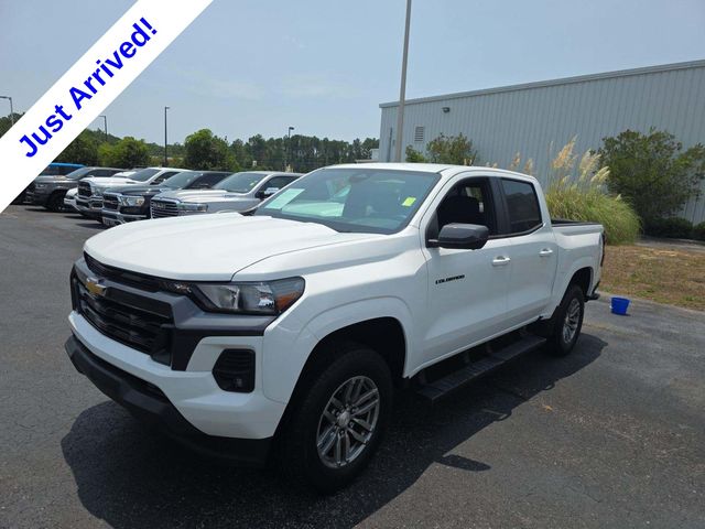 Summit White 2024 Chevrolet Colorado Pickup Truck 4X2 8-Speed Automatic