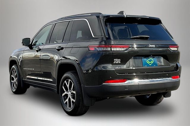 View vehicle photo 4