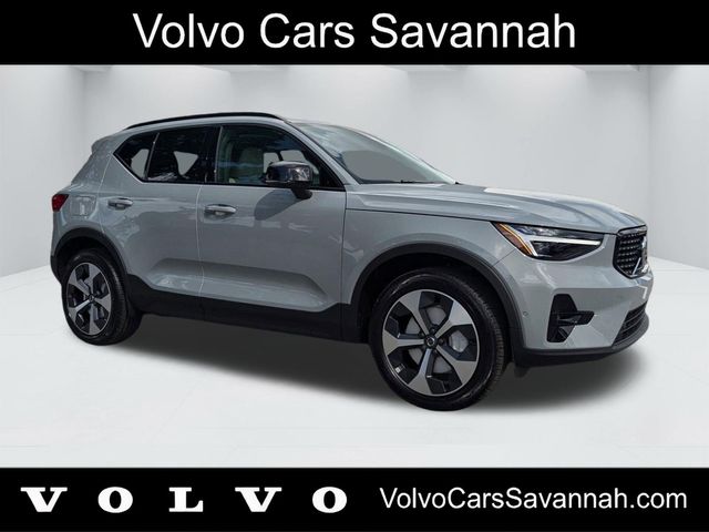 Gray Metallic 2025 Volvo XC40 B5 Plus Dark Theme AWD SUV / Crossover All-Wheel Drive Automatic