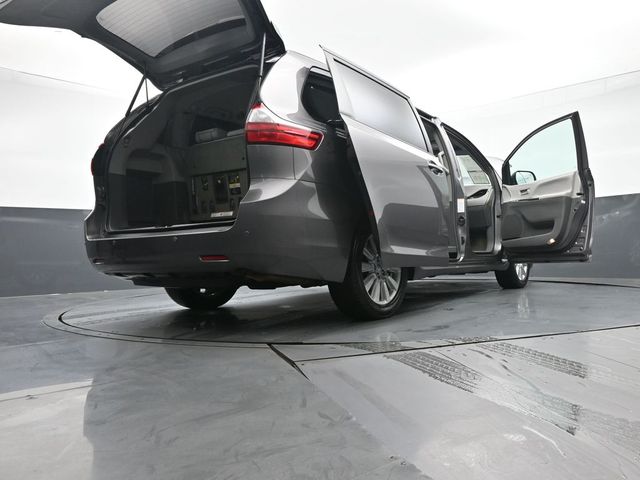 2017 Toyota Sienna XLE 52