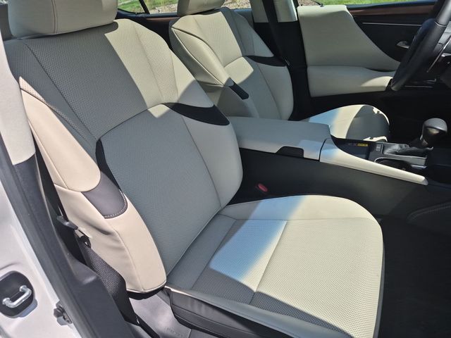 2025 Lexus ES - Image 32