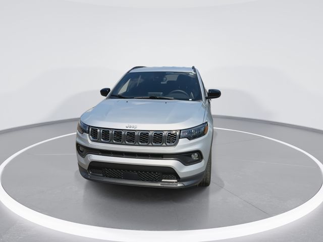 Used 2025 Silver Jeep Latitude image 3