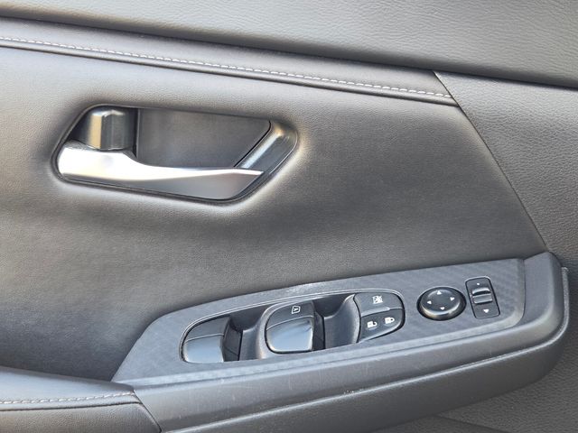 Used 2024  Nissan SV image 27