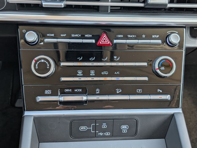 New 2026 White Hyundai SE image 21