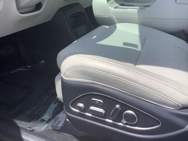 Used 2026 Abyss Black Hyundai Calligraphy image 19
