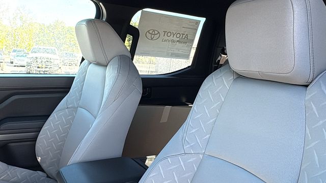 2025 Toyota Tacoma SR5 - Photo 20