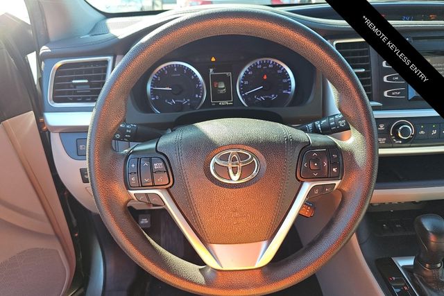 2019 Toyota Highlander LE 4