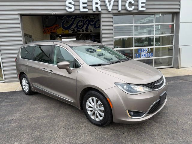 2017 Chrysler Pacifica Touring L - 3