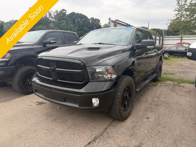 Diamond Black Crystal Pearlcoat 2019 RAM 1500 Pickup Truck Four-Wheel Drive 8-Speed Automatic