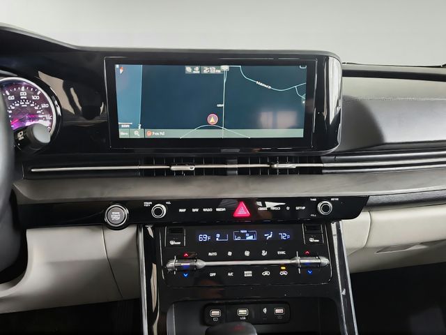Used 2022 Kia Carnival Van