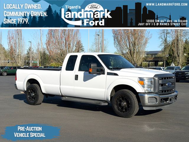Oxford White 2015 Ford F-250 Super Duty XL SuperCab Pickup Truck 4X2 6-Speed Automatic