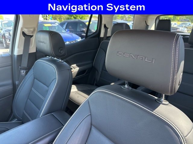 View vehicle photo 7