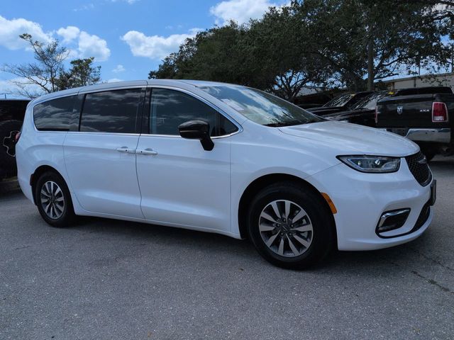 Used 2024 Chrysler Pacifica PHEV Select with VIN 2C4RC1S78RR150410 for sale in Naples, FL