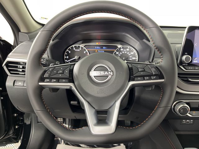 2025 Super Black Clearcoat Nissan Altima 2.5 SR FWD Sedan