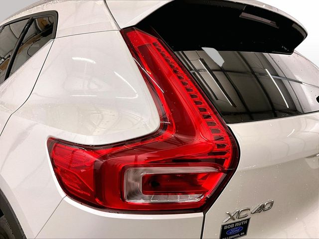 2021 Volvo XC40 T5 Inscription White at Sutliff Volkswagen