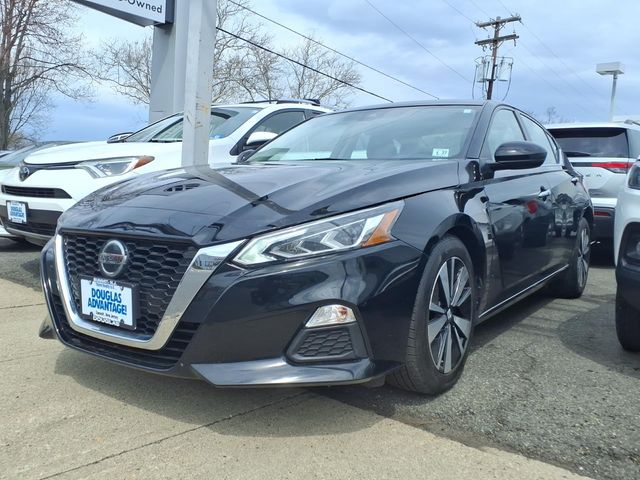2022 Nissan Altima - Image 2