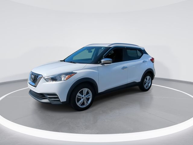 Used 2019 White Nissan S image 4