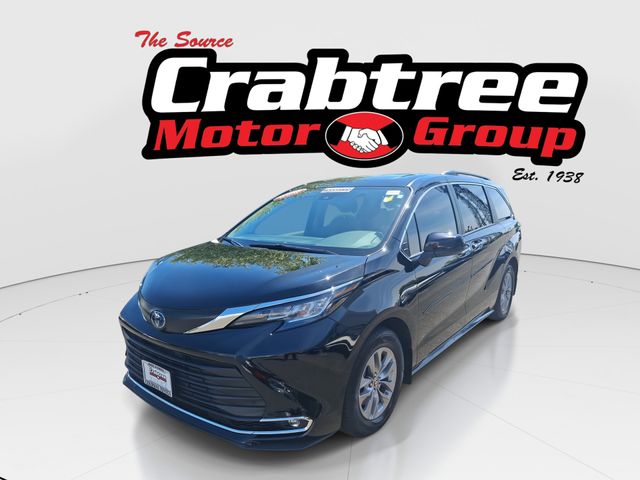2023 Toyota Sienna XLE 7-Passenger Hybrid AWD's photo