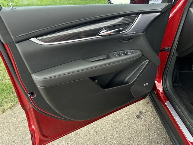 2024 Cadillac XT6 Sport photo